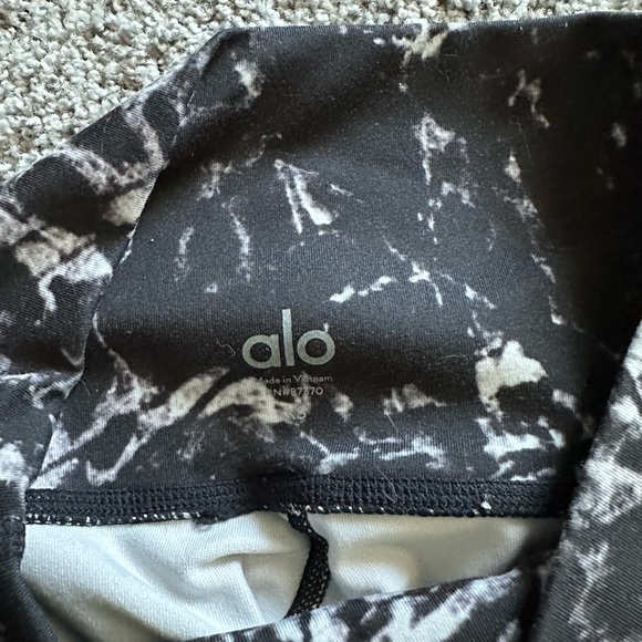 ALO brand XS capri tight. GUC - Picture 3 of 3